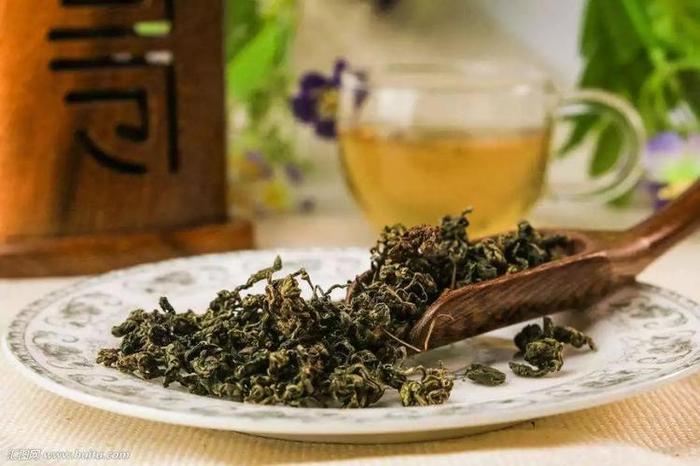 乌龙茶也称青茶属于半发酵茶介于红茶与绿茶之间