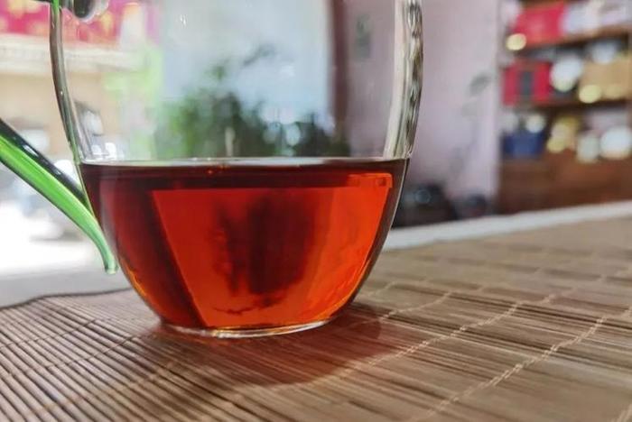 普洱茶茶汤颜色红色还是金色好