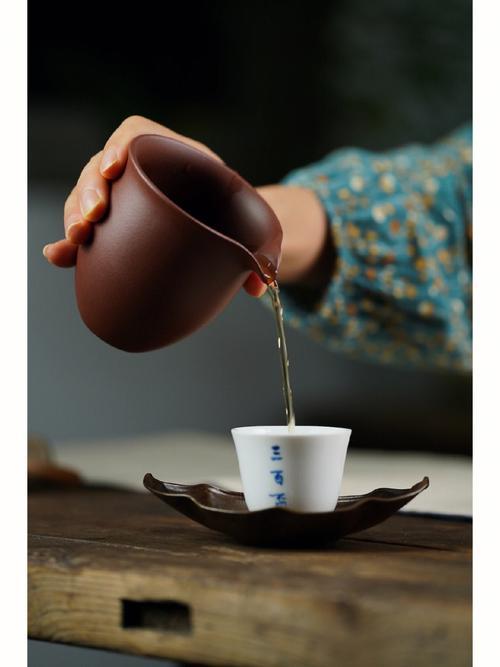 茶道公道杯的作用,公道杯也称茶盅用来中和茶汤使之浓淡均匀