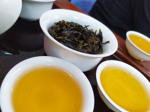 单枞茶的汤色,单枞茶汤底部颜色重正常吗