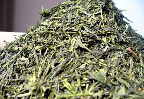 蒸青绿茶由于具有三绿特征,所以比一般绿茶