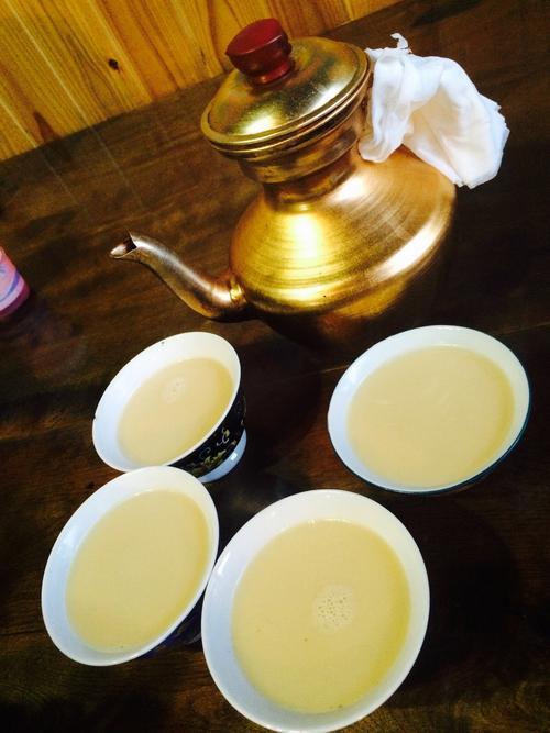 酥油茶的原料,酥油茶是用什么做成的