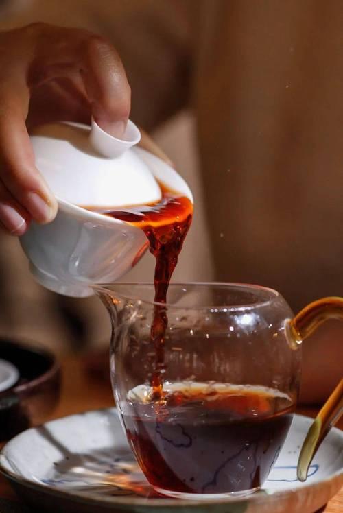 熟普洱茶怎么喝才是正确喝法熟普喝多会伤胃吗