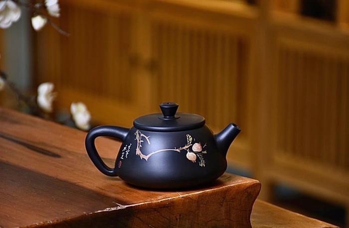 建水紫陶茶壶的特点是什么